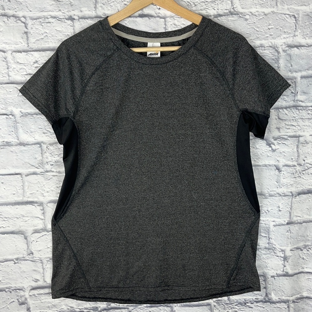 Avía work out shirt